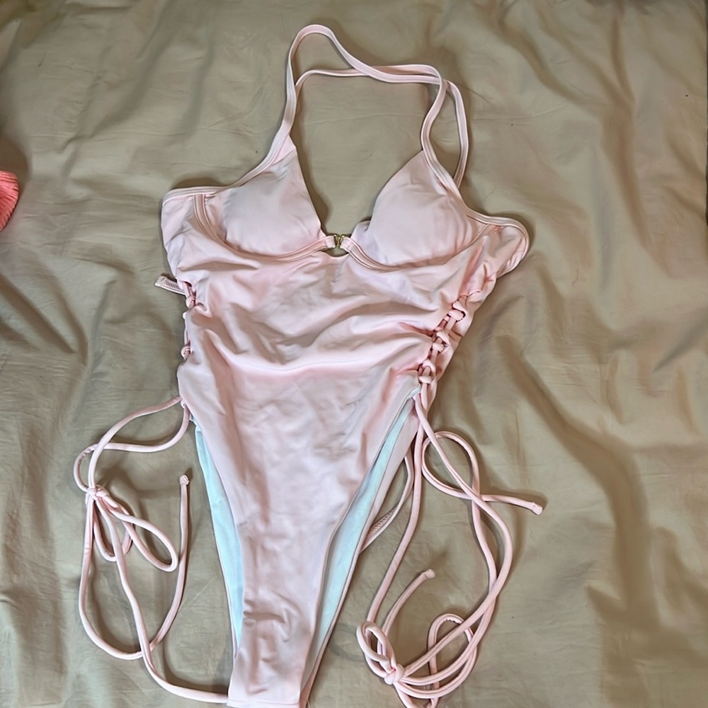 Light pink one piece 👙🩷